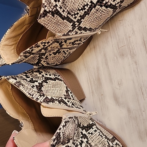 Snakeskin Print Ankle Booties MIA Embossed Size 8.5 - Picture 11 of 12
